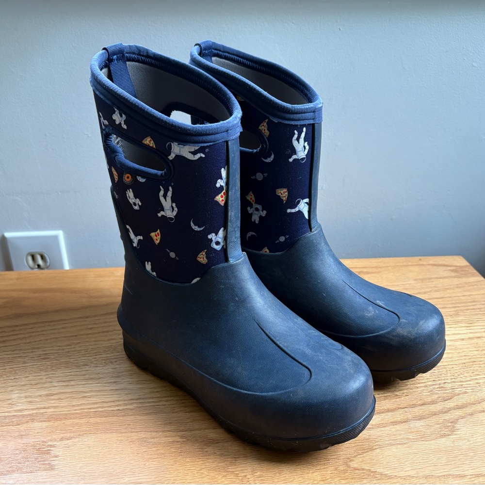 BOGS Kids' Blue Pull-on Rain Boots with Astronaut & Pizza Print size Youth 5